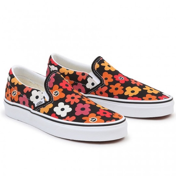 Vans Men’s Classic Slip-On
Flower Print Black/Multi
VN0A3UT7BML
Sneakers - Picture 4 of 16